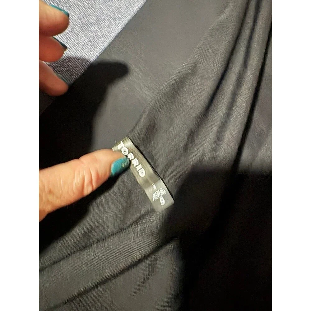 Torrid size 5 solid black shirred or touched side swim skirt bottoms